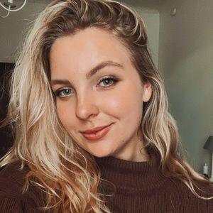 Meet your Posher, Maya